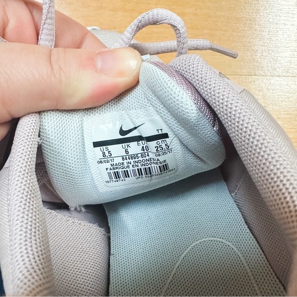 Nike Light Pink & White Air Max Motion LW SE Sneaker Women’s Size 8.5 - Picture 10 of 10